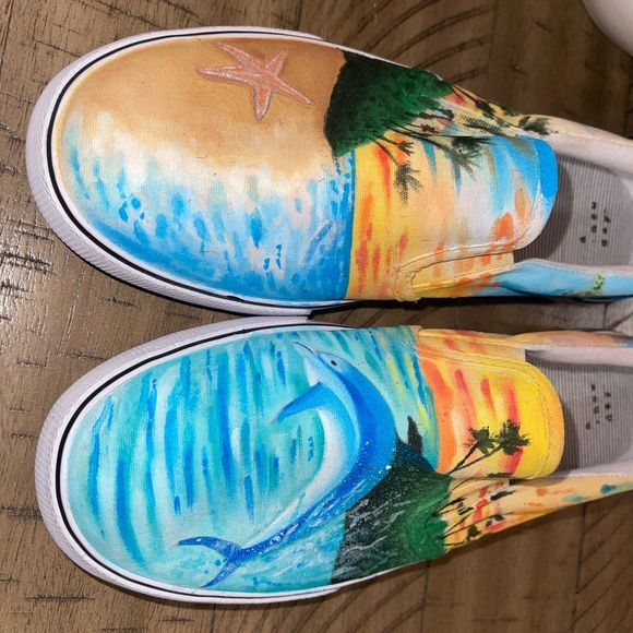A New Day custom painted shoes! Beach scene w dolphin & ocean. Size 9 (W) NEW! - Picture 3 of 4